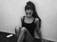 Ariana Grande zmysłowo w body